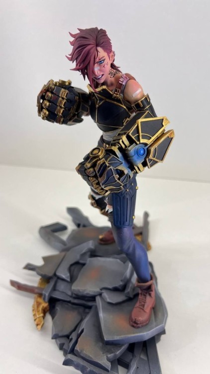 Фігурка VI League of Legends 21см ручна робота