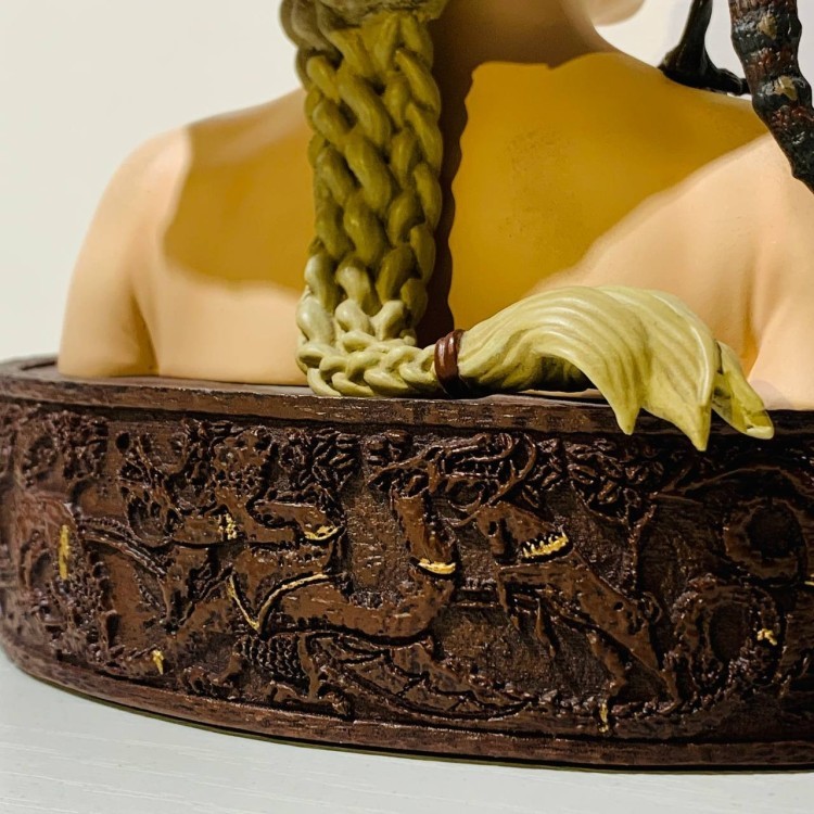 Фігурка Daenerys Bust Dark Horse Deluxe Game of Thrones Gentle Giant Studios #442